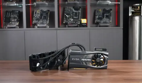 Így néz ki az EVGA világrekorder GeForce RTX 3090-ese teljes valójában