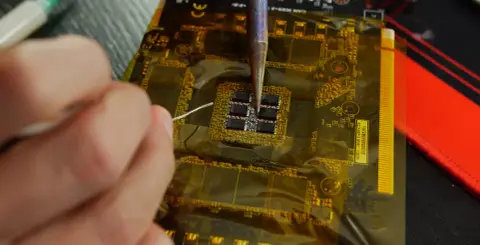Ennyit javíthat a kondenzátorok cseréje a GeForce RTX 3090 stabilitásán