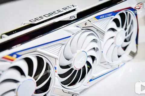2500 dolláros GeForce RTX 3090-es videokártya az ASUS-tól