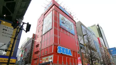 Eladja a játéktermi üzletágát a Sega
