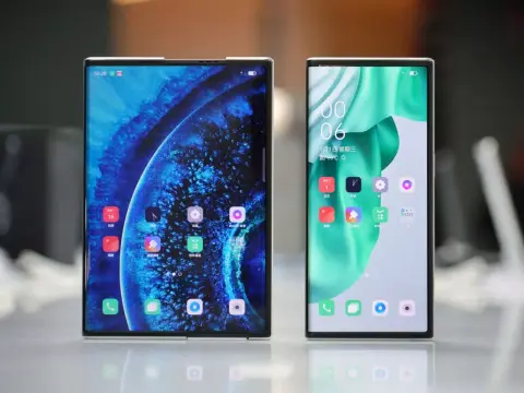 Feltekeredő kijelzővel mutatott be szétcsútatható mobilt az Oppo