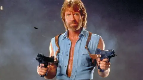 Ünnepeld a karácsonyt Chuck Norris tankparancsnokkal!