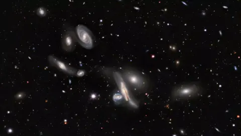 Egymilliárd galaxis