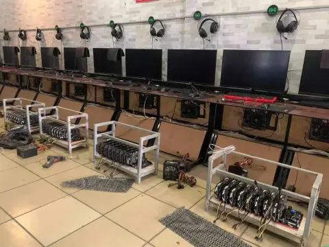 A magasabb profit miatt kriptovaluta-bányászatra állt át az internetkávézó