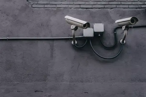 Nagyvállalatok biztonsági kameráihoz fértek hozzá hackerek