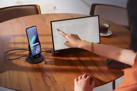 Izmos, dokkolható és kiegyensúlyozott lett a Moto G100