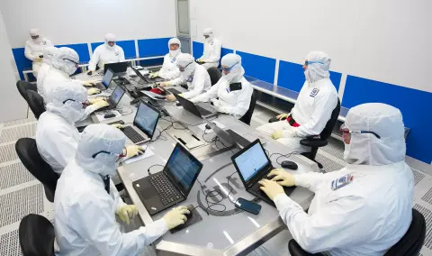 Gyártástechnológia-átnevezésre készülhet az Intel?