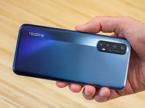 Már a szolgáltatóknál is kapható a Realme 7 széria