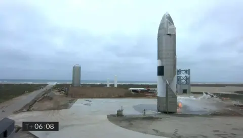 Landolt a Starship, a Blue Origin űrhajójegyet árverez és rakétadarabok potyognak az égből