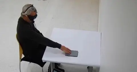 Optogenetikai megoldással tettek látóvá egy vakot