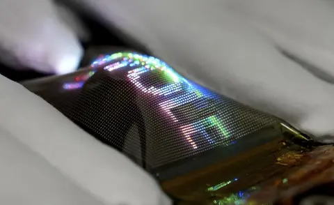 Nyúlékony és hajlékony Micro-LED kijelző készült