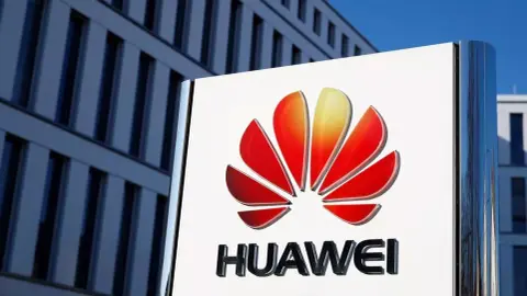 Újabb megszorítás elé néz a Huawei és több tucat további kínai vállalat