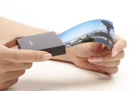 Októbertől jöhet a hajtogatható Google, Vivo és az újabb Xiaomi mobil