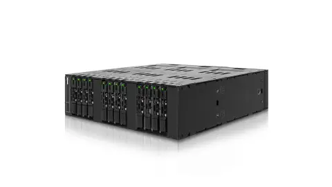 12 darab M.2-es SSD-t a DVD-író helyére? Lehetséges!