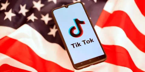 Joe Biden megint Trumppal szembe menve döntött, most a TikTok ügyében