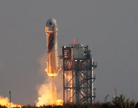 Jeff Bezos is eljutott az űrbe