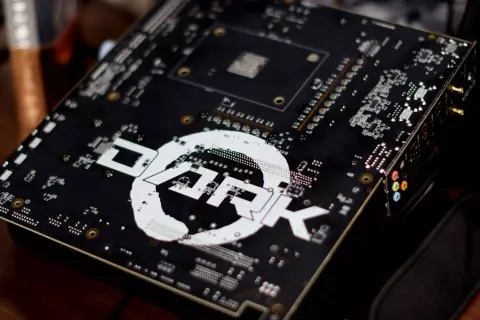 Igen magas memória-órajelet sikerült elérni az EVGA érkező X570 Dark alaplapjával