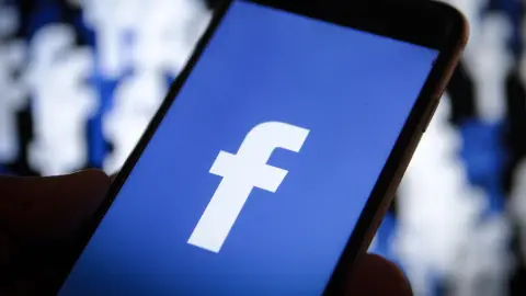 Megduplázódott egy év alatt a Facebook profitja