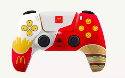 A Mc’Donalds PS5 kontrollert akart ajándékozni, a Sony viszont nem