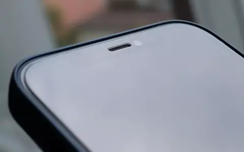 Szervizprogramot indított az Apple az iPhone 12 hangszóróhibája miatt