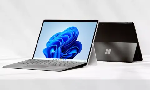 Szebb dizájnnal és erősebb hardverrel érkezik a Surface Pro 8, mint elődje