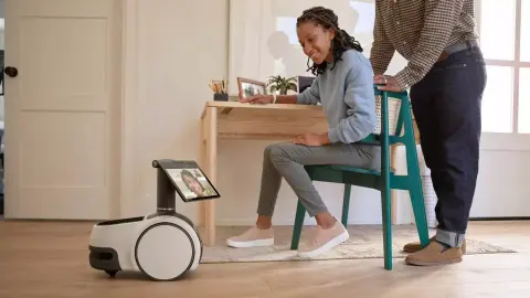Otthoni robotot és hatalmas Echo kijelzőt mutatott be az Amazon