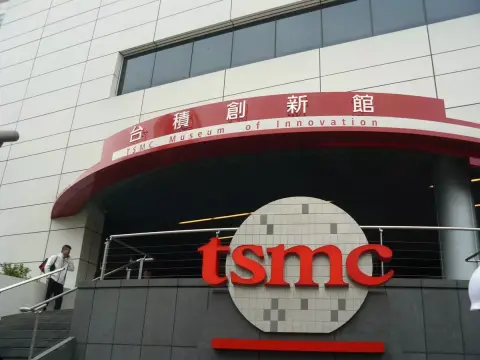 A TSMC elnöke szerint egyes vállalatok extra raktárkészleteket építenek