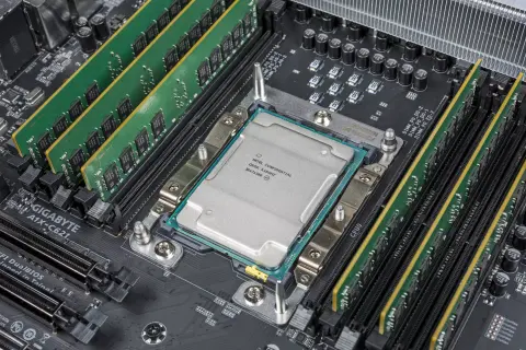 Nyugdíjba küldi 28 magos tuningolható Xeon-W processzorát az Intel
