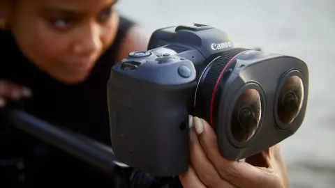 VR videózásra alkalmas objektívvel rukkolt elő a Canon