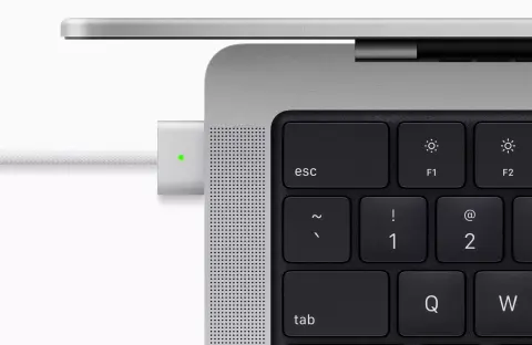 A legolcsóbb 14 hüvelykes MacBook Pro csak külön tápadapterrel képes gyorstöltésre