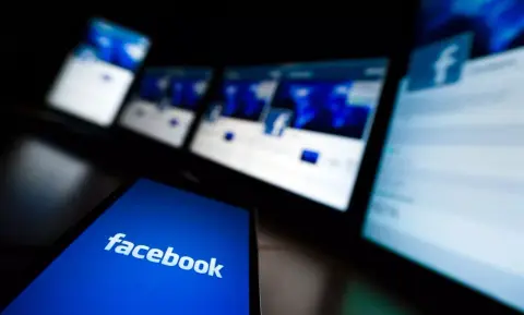 Búcsúzik a Facebook a célzott politikai és más érzékeny témákat feszegető reklámoktól