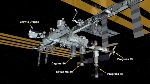 Egy törmelékfelhő miatt fedezékbe kellett vonulni az ISS űrhajósainak