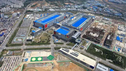 Komoly bónuszokkal próbálja maradásra bírni mérnökeit a Samsung