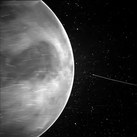 Forró vasként izzik a Vénusz felszíne a NASA legújabb képein