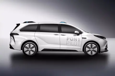 Elindultak az első sofőr nélküli robottaxik Kínában