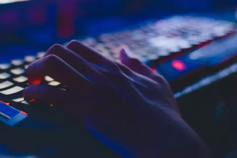 Nem nézhetnek streameket a gyerekek este 10 után Kínában