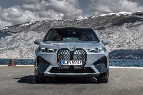 A chiphiány miatt egyes új BMW-k Android Auto és CarPlay nélkül jönnek