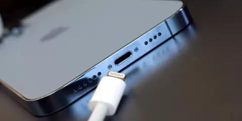 Idén még marad a Lightning, de jövőre már tényleg USB-C-t kap az iPhone