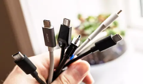 Megpecsételte az EU az iPhone-ok Lightning csatlakozójának a sorsát
