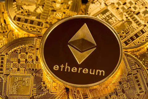 Hibákat találtak a fejlesztők, csúszik az Ethereum modellváltása – 15 havi mélyponton az árfolyam