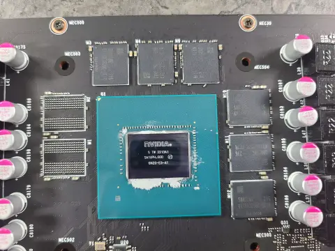 Mobil GPU-val szerelt asztali GeForce RTX 3060-as videokártyát kaptak lencsevégre