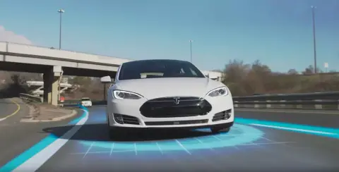 Távozik a Teslától az Autopilot vezető fejlesztője, az okokról csak találgatni lehet