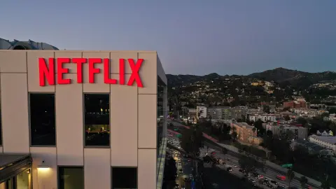 Hatalmasat esett a Netflix felhasználói bázisa, szárnyal a részvények árfolyama