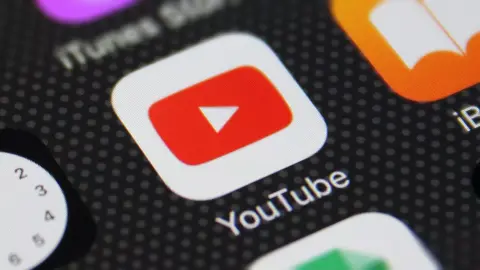 Nagyítási lehetőséget kap a YouTube
