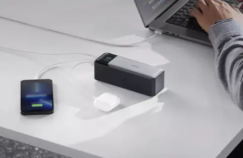 Két notebook párhuzamos töltésére is képes hordozható akkuval állt elő az Anker