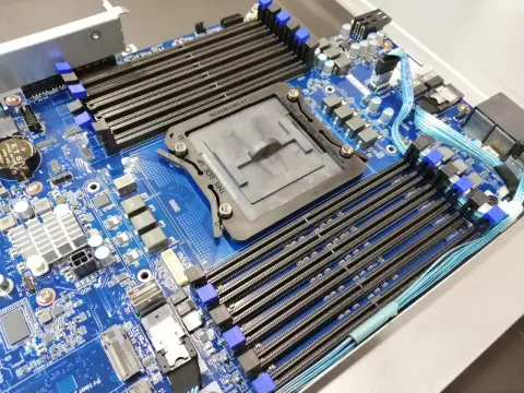 A Qualcomm a hírek szerint újra belépne a szerverprocesszorok piacára