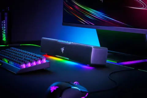 Kompakt hangprojektorral rukkolt elő a Razer