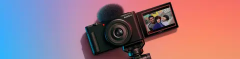 Fix optikás, kedvezőbb árú vlogger kamerát húzott elő a tarsolyából a Sony