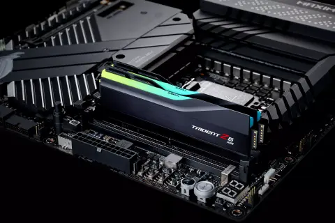 DDR5-7800 MHz-es memóriamodulokkal és DDR5-8000 MHz-es techdemóval jelentkezik G.Skill