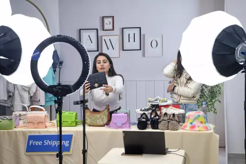 Újabb nagy dobásra készülhet a TikTok, az élő adások kerülhetnek a fókuszba